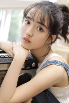 女士不遮阴小内搭走秀